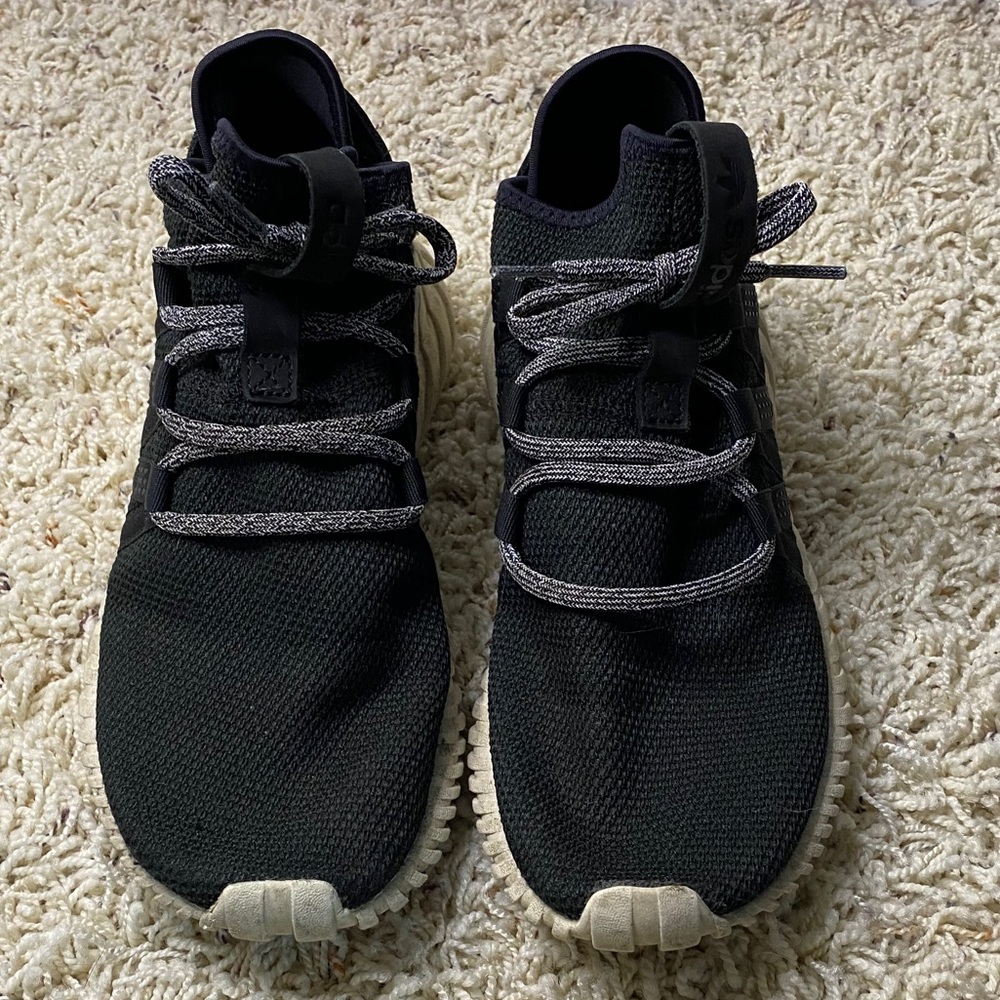Black Adidas Tennis Shoes